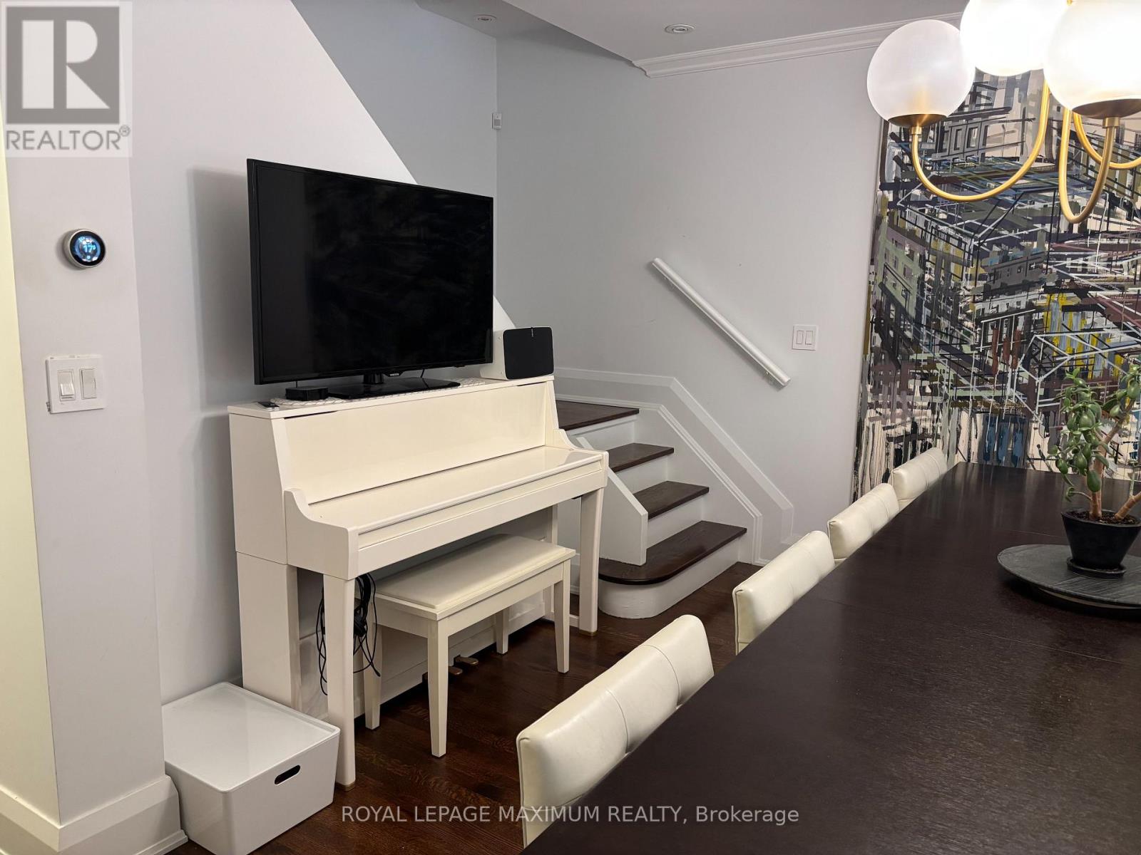 47 Vermont Avenue, Toronto, Ontario  M6G 2P6 - Photo 11 - C13453336