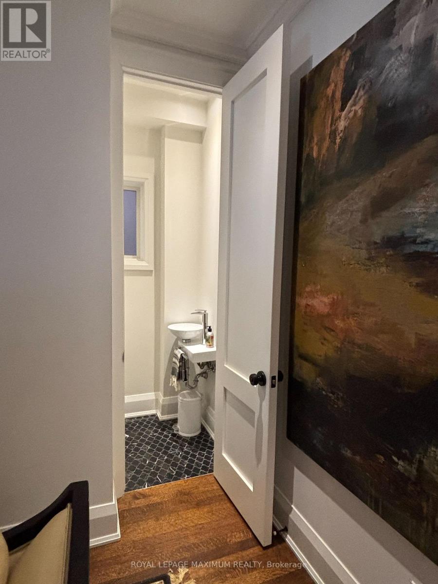 47 Vermont Avenue, Toronto, Ontario  M6G 2P6 - Photo 15 - C13453336