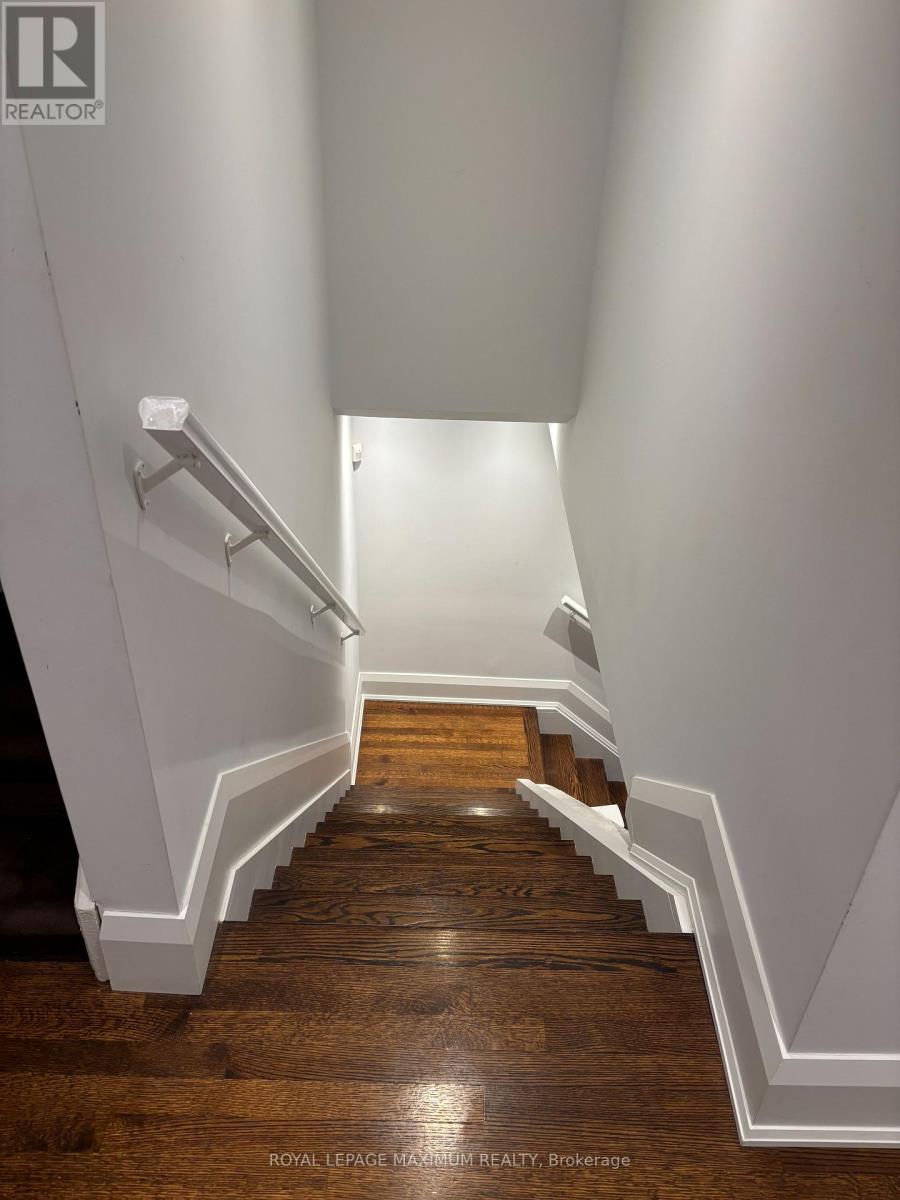 47 Vermont Avenue, Toronto, Ontario  M6G 2P6 - Photo 19 - C13453336