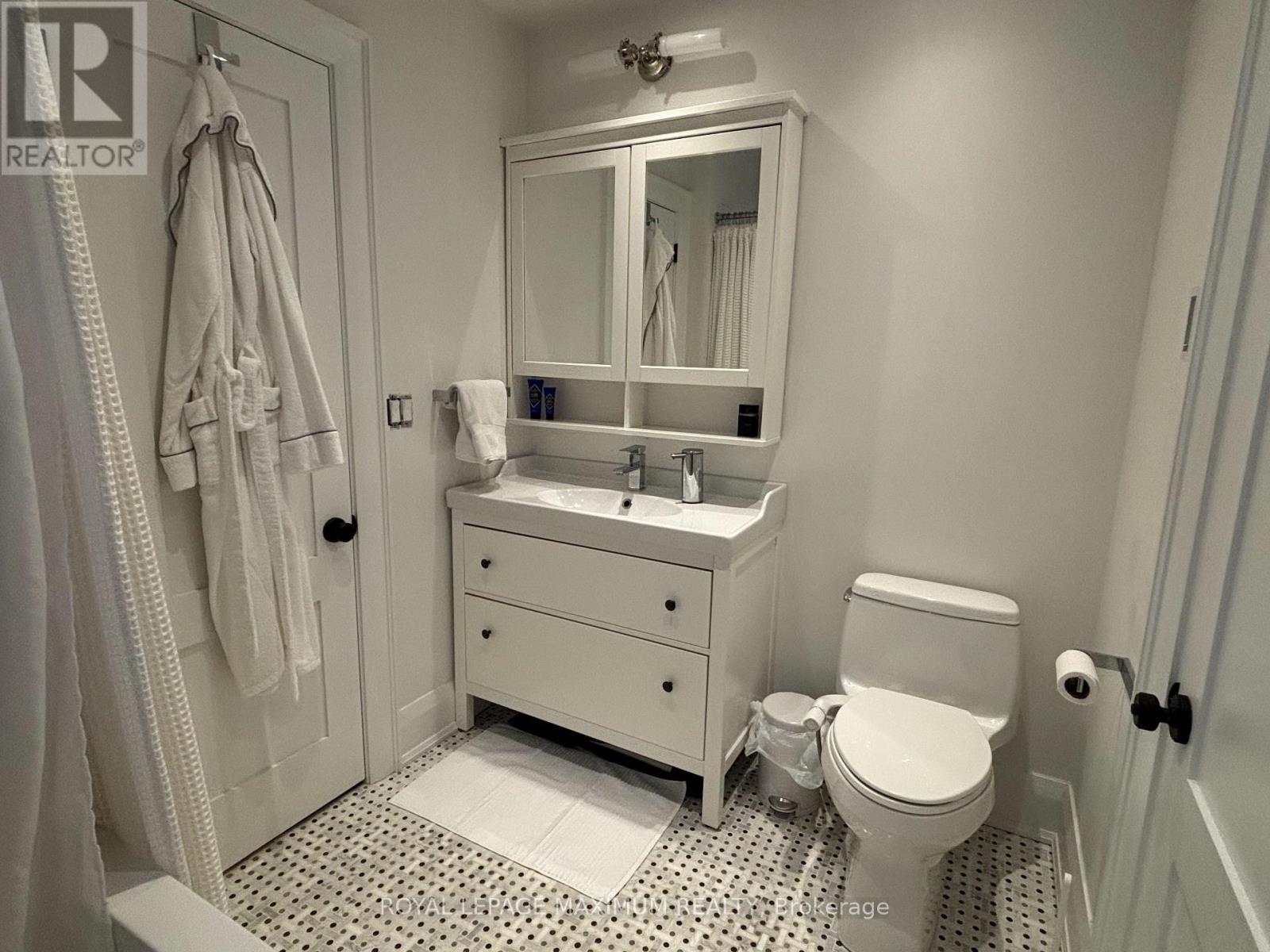 47 Vermont Avenue, Toronto, Ontario  M6G 2P6 - Photo 34 - C13453336
