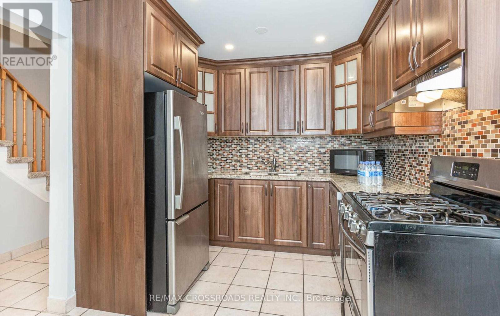 5041 Rundle Court, Mississauga, Ontario  L5M 4A4 - Photo 9 - W13451062