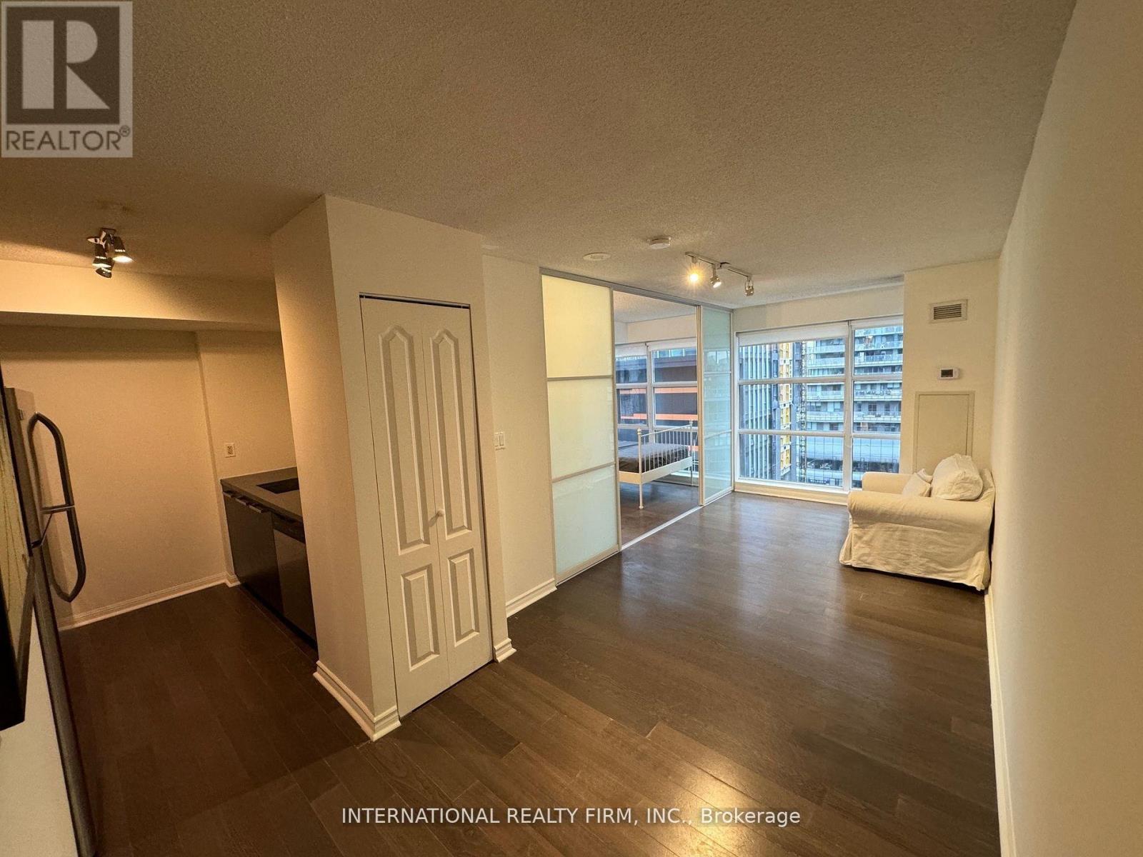 1112 - 11 St Joseph Street, Toronto, Ontario  M4Y 3G4 - Photo 4 - C13453458