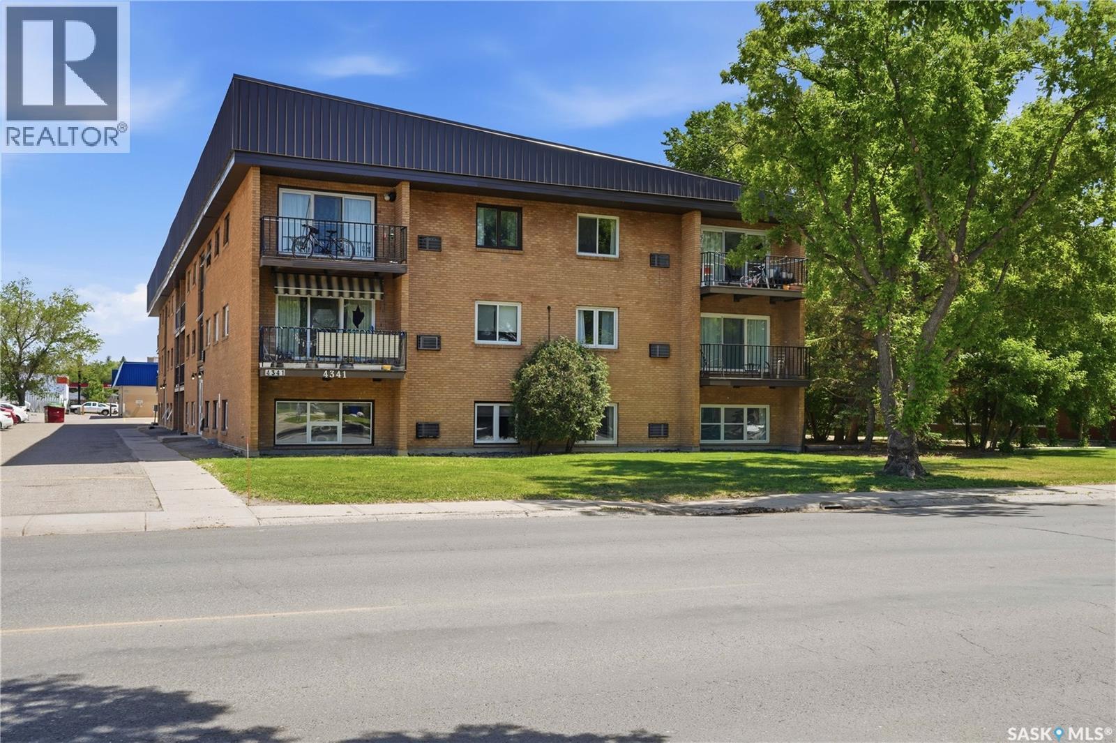 1 4341 Rae Street, Regina, Saskatchewan  S4S 3B2 - Photo 2 - SK031102
