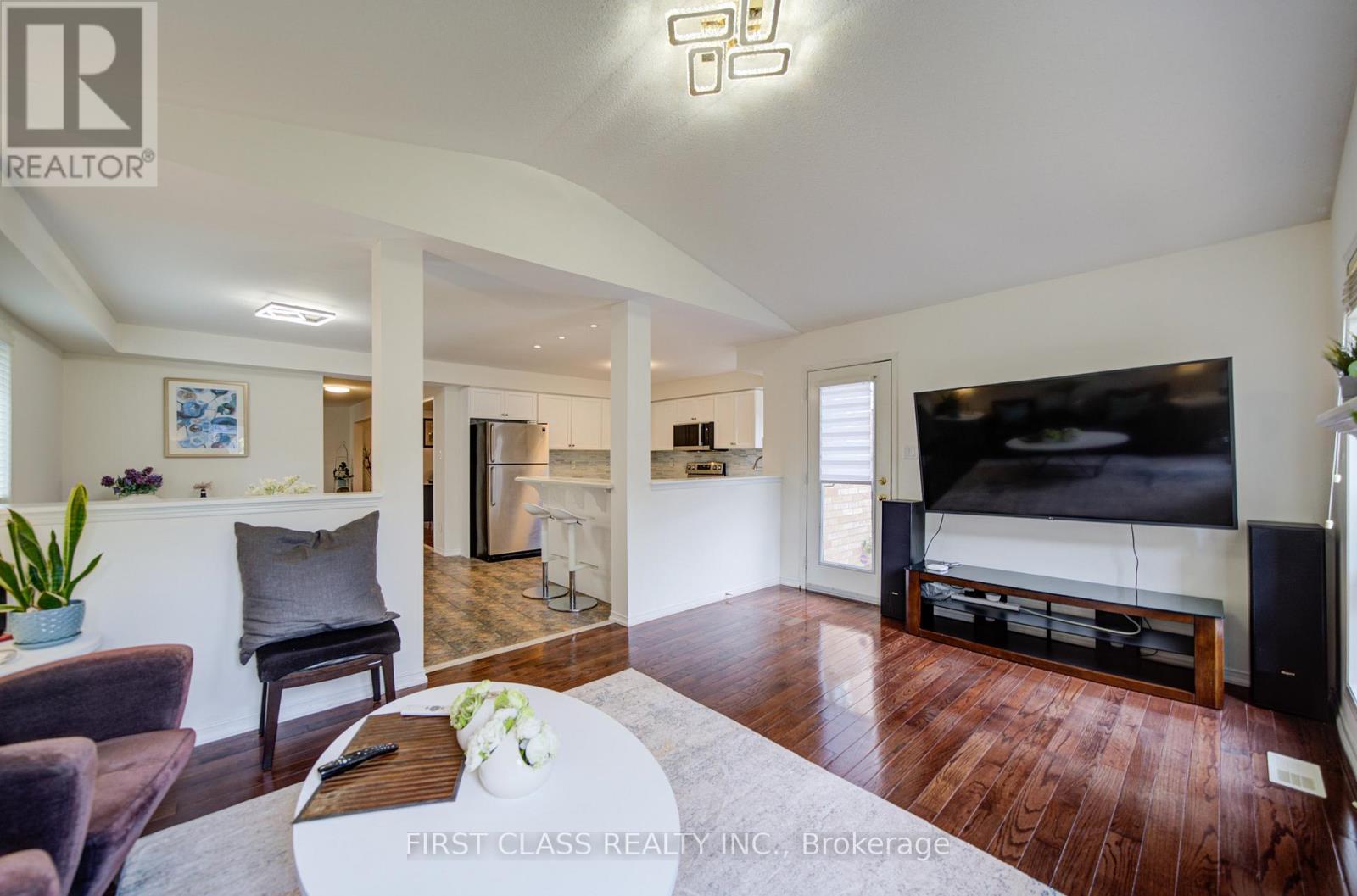 611 Mcbean Avenue, Newmarket, Ontario  L3X 2L5 - Photo 5 - N13453448