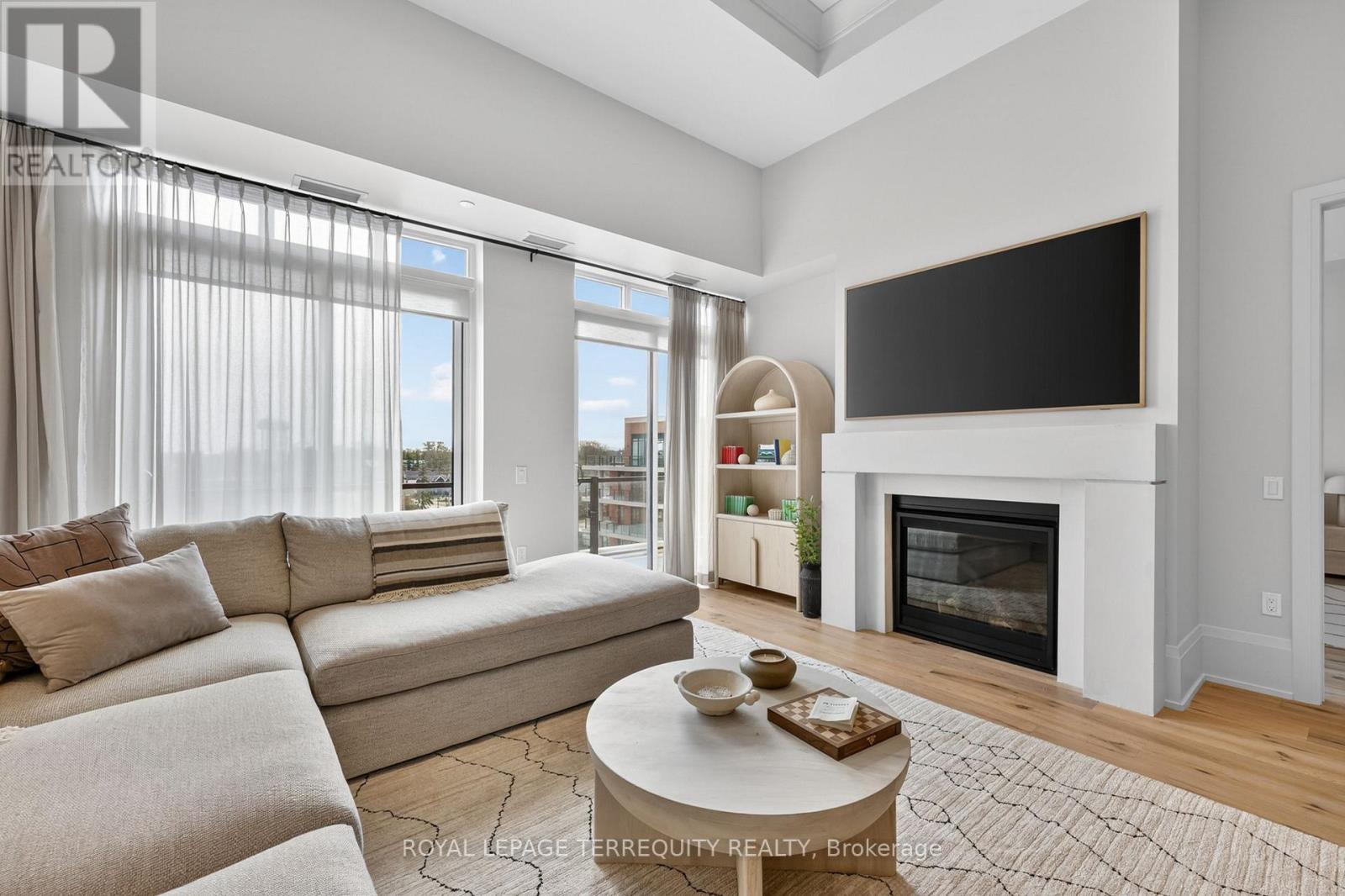 Ph 615 - 1 Hume Street, Collingwood, Ontario  L9Y 0X3 - Photo 4 - S13453480