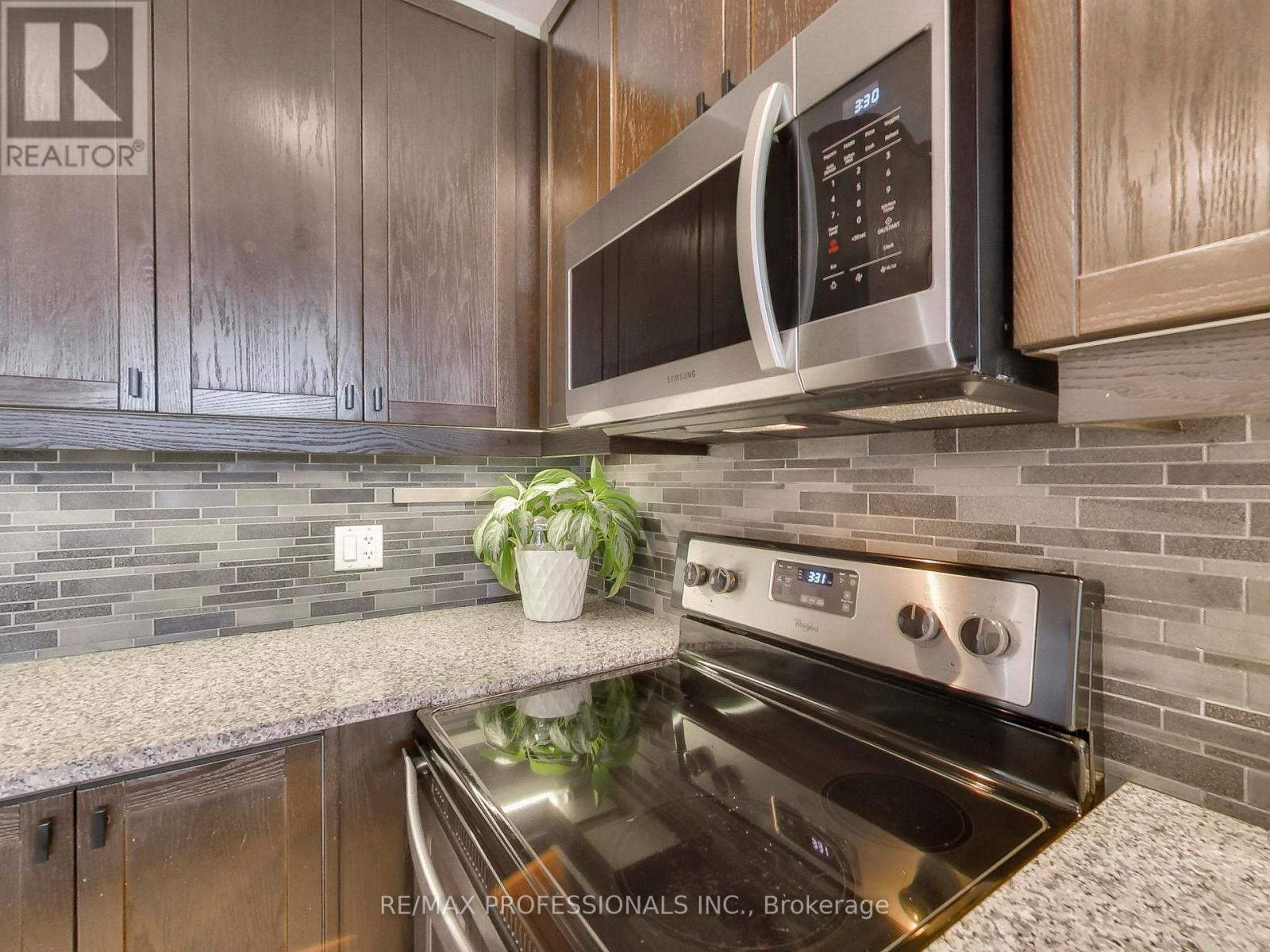 711 - 1135 Royal York Road, Toronto, Ontario  M9A 0C3 - Photo 13 - W13453394