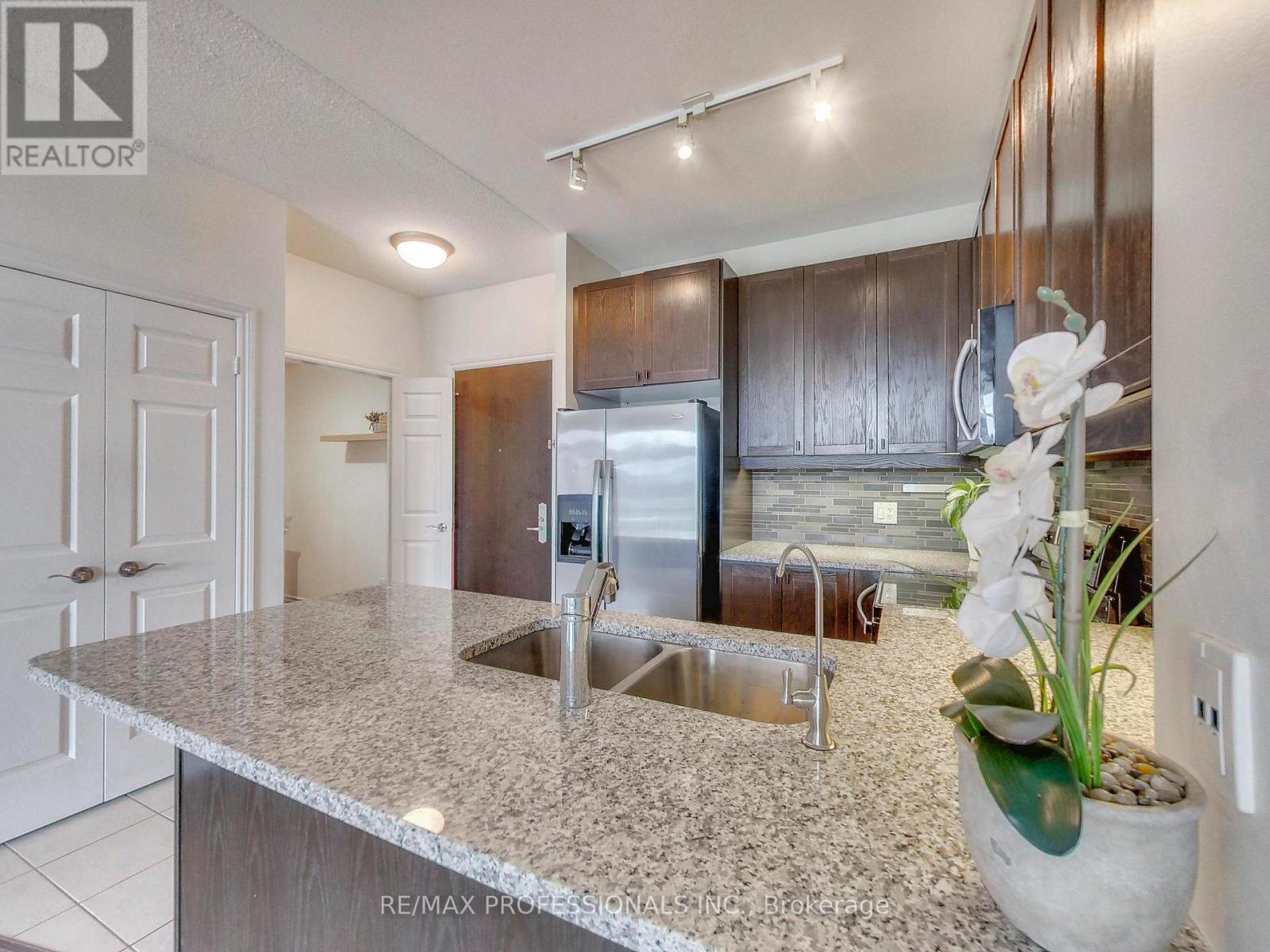711 - 1135 Royal York Road, Toronto, Ontario  M9A 0C3 - Photo 9 - W13453394