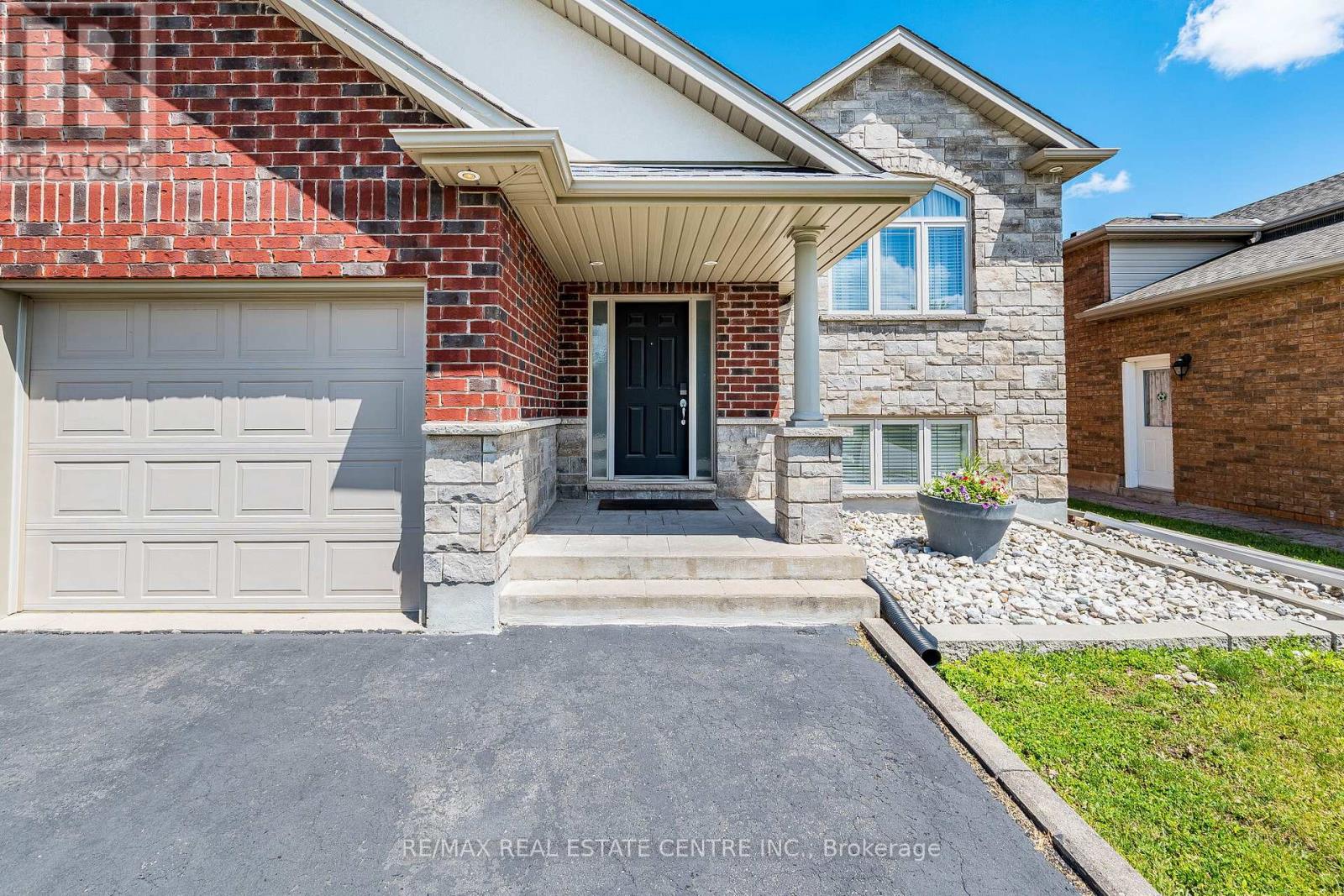 8493 Glavcic Drive, Niagara Falls, Ontario  L2H 0B5 - Photo 5 - X13453404