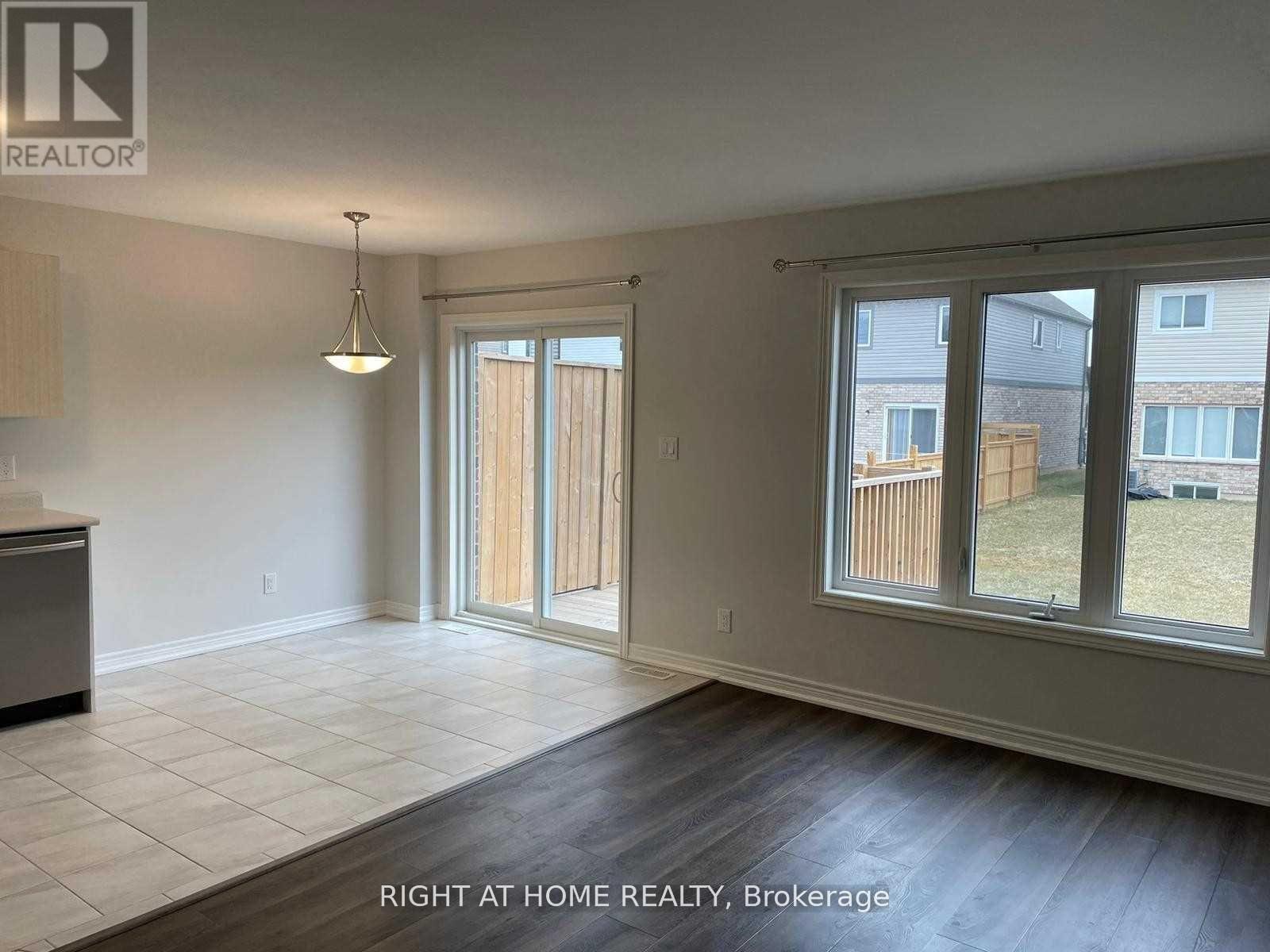 19 Damude Avenue, Thorold, Ontario  L2V 0G6 - Photo 2 - X13453500