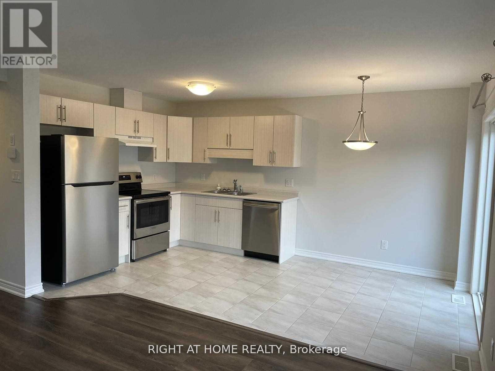 19 Damude Avenue, Thorold, Ontario  L2V 0G6 - Photo 3 - X13453500