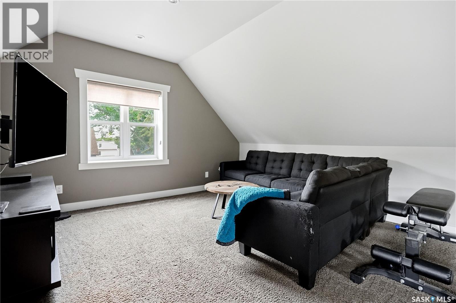 1054 Clifton Avenue, Moose Jaw, Saskatchewan S6H 3L2 - Photo 32 - SK039607