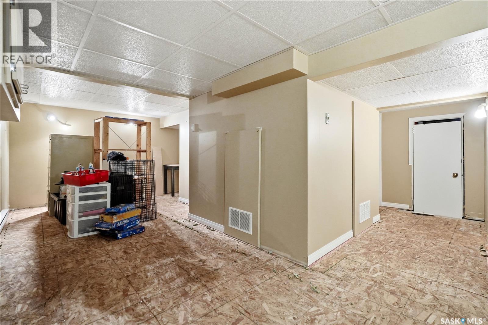 1054 Clifton Avenue, Moose Jaw, Saskatchewan S6H 3L2 - Photo 39 - SK039607