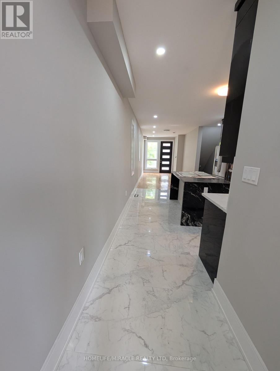 2099 DUFFERIN STREET, Toronto, Ontario
