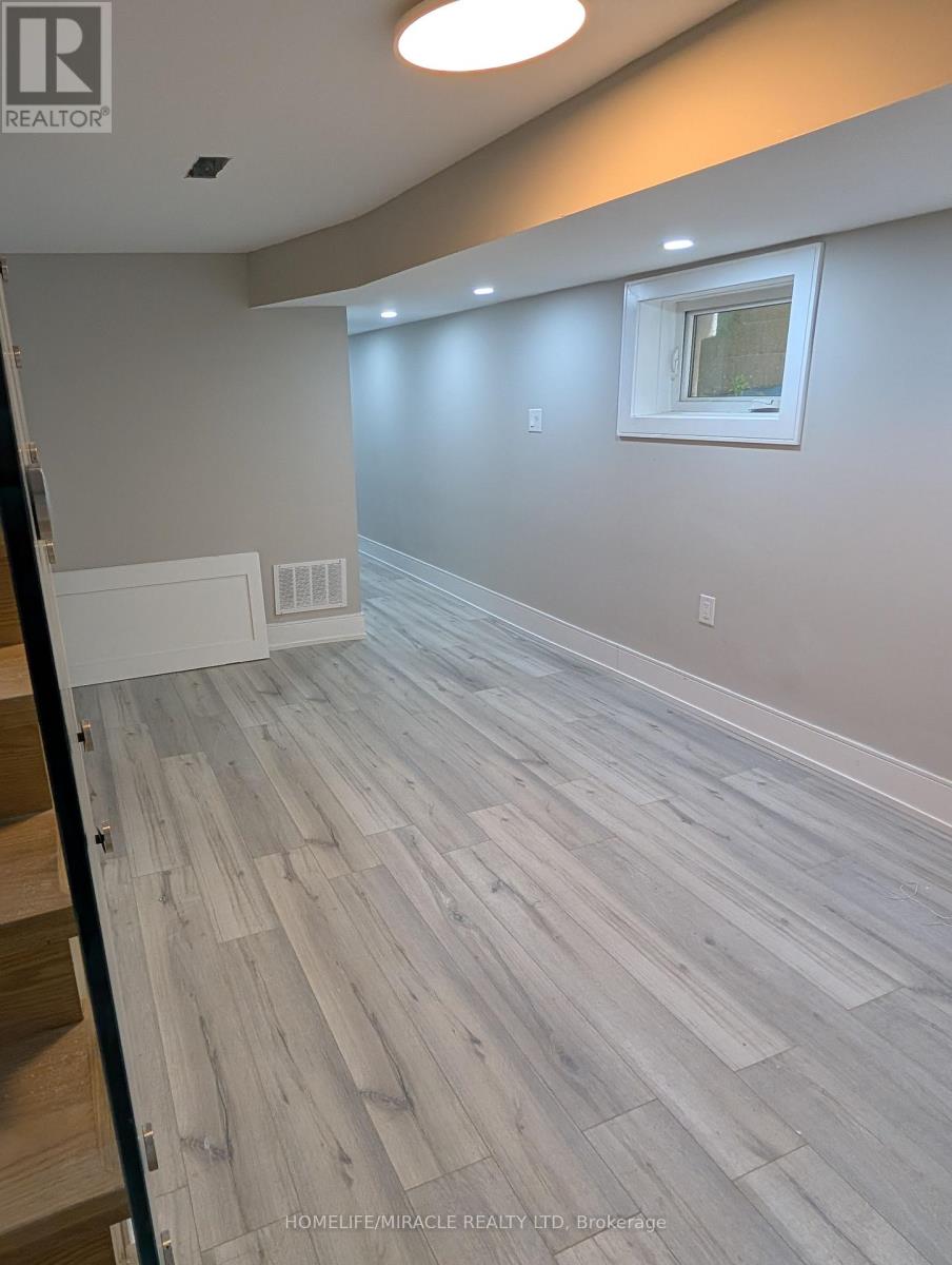 2099 Dufferin Street, Toronto, Ontario  M6E 3R3 - Photo 23 - C13453518