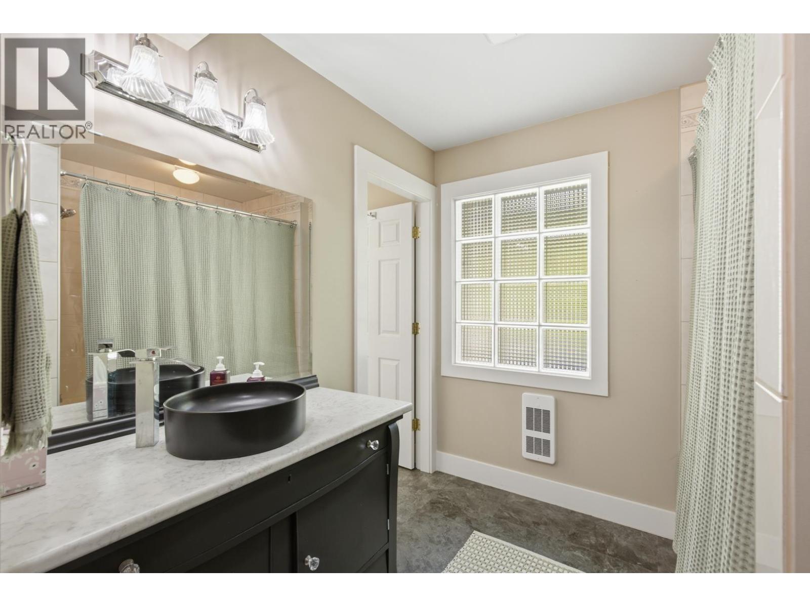 1266 Reed Road, Gibsons, British Columbia  V0N 1V7 - Photo 12 - R3136760