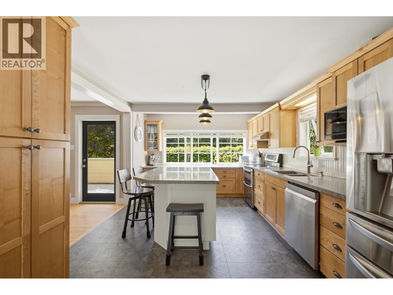 1266 Reed Road, Gibsons, British Columbia  V0N 1V7 - Photo 6 - R3136760