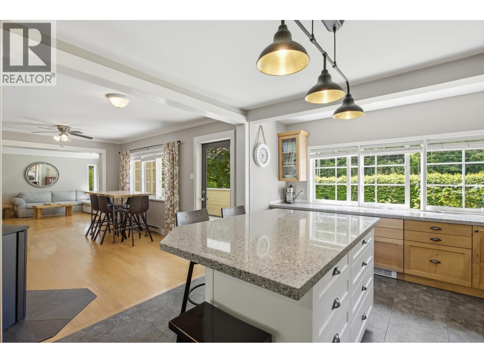 1266 Reed Road, Gibsons, British Columbia  V0N 1V7 - Photo 8 - R3136760