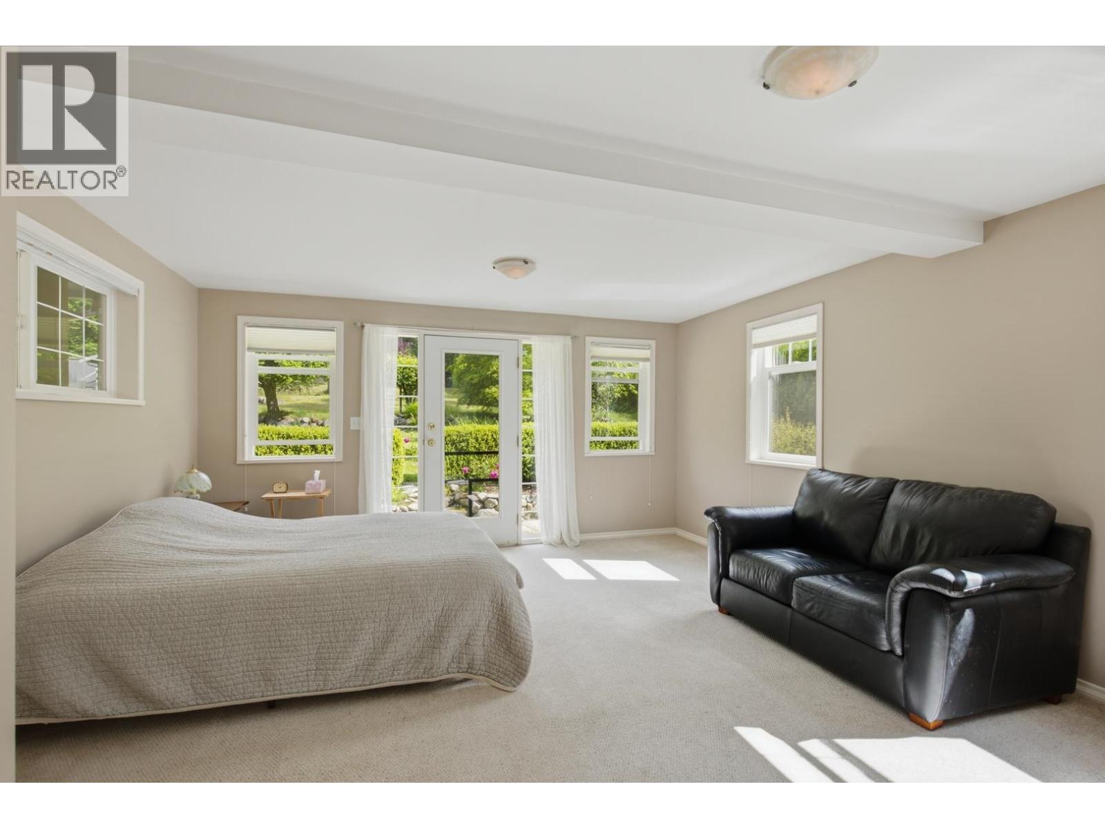 1266 Reed Road, Gibsons, British Columbia  V0N 1V7 - Photo 9 - R3136760