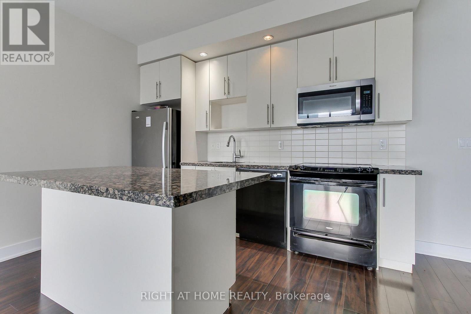 1405 - 28 Linden Street, Toronto, Ontario  M4Y 0A4 - Photo 18 - C12993634