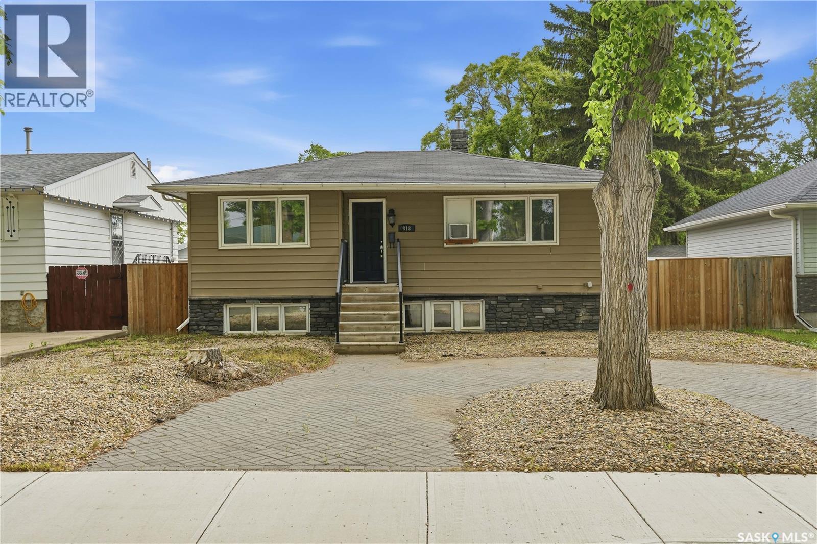 818 Grandview Street W, Moose Jaw, Saskatchewan S6H 5L8 - Photo 1 - SK039630