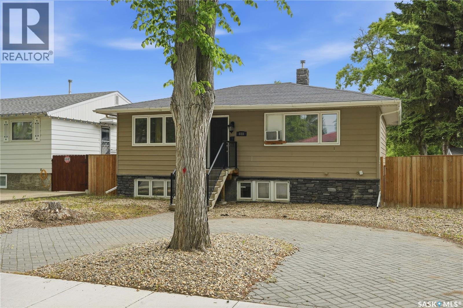 818 Grandview Street W, Moose Jaw, Saskatchewan S6H 5L8 - Photo 2 - SK039630