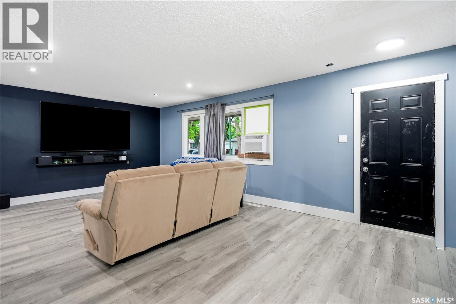 818 Grandview Street W, Moose Jaw, Saskatchewan S6H 5L8 - Photo 3 - SK039630