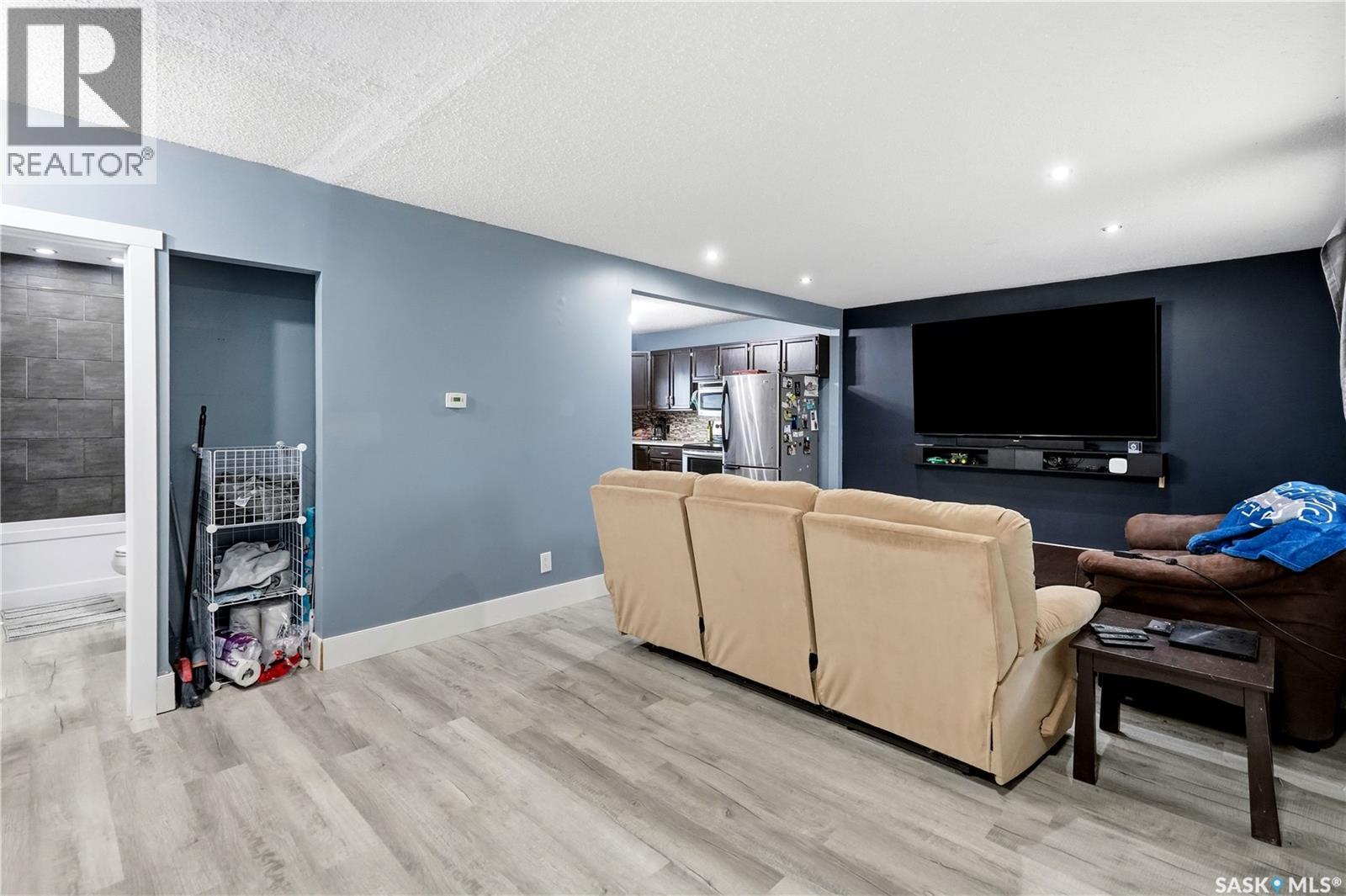 818 Grandview Street W, Moose Jaw, Saskatchewan S6H 5L8 - Photo 4 - SK039630