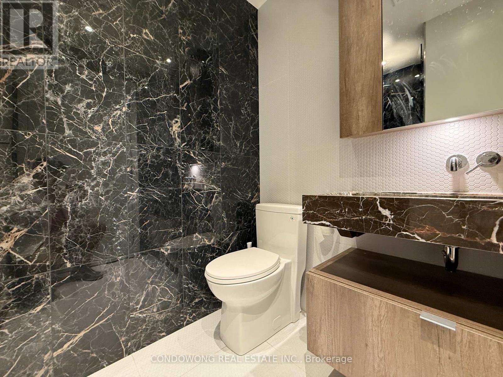 5208 - 11 Yorkville Avenue, Toronto, Ontario  M4W 0B7 - Photo 10 - C13453568