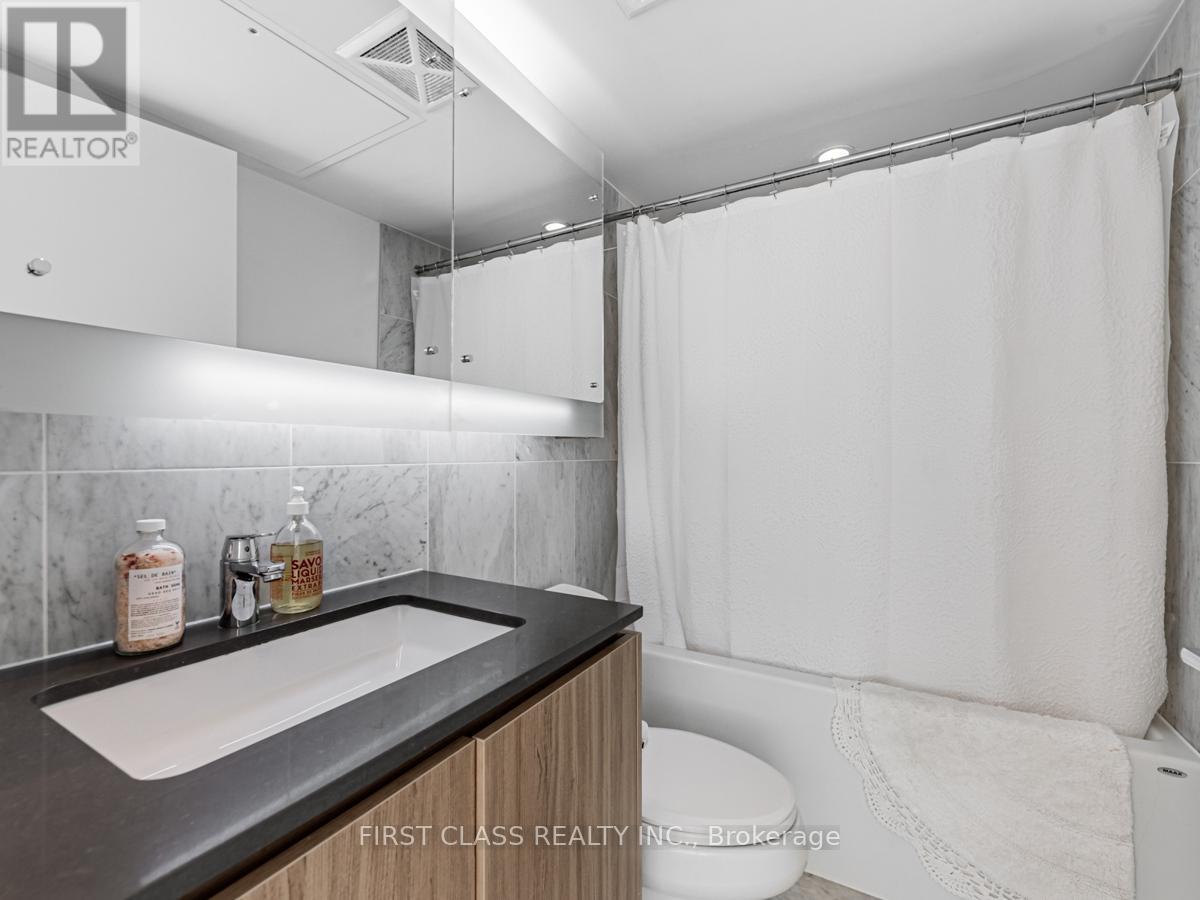 1811 - 80 Queens Wharf Road, Toronto, Ontario  M5V 0J3 - Photo 17 - C13453608