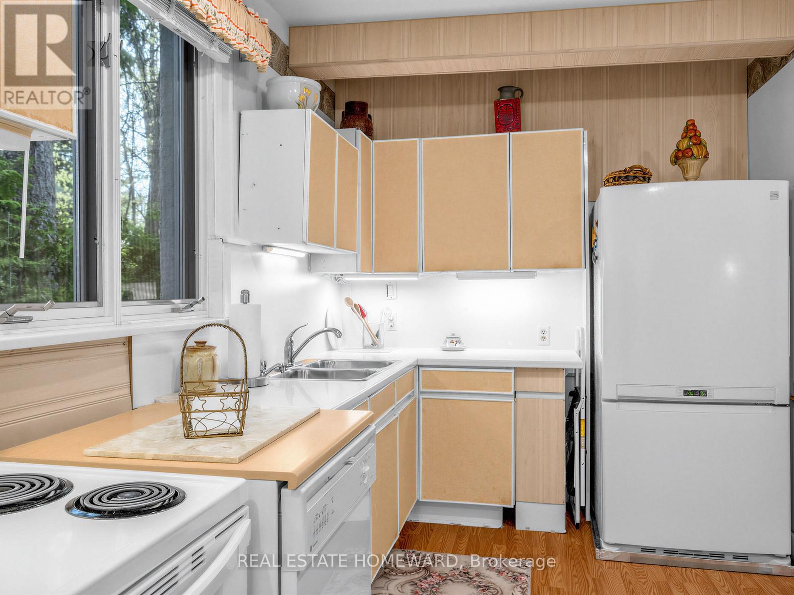 228 Pemberton Avenue, Toronto, Ontario  M2M 1Y8 - Photo 8 - C13453646