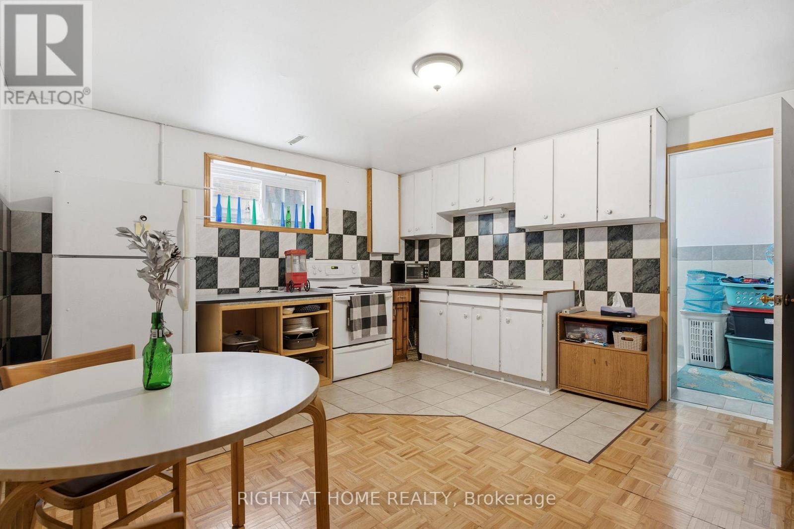 33 Benson Avenue, Mississauga, Ontario  L5H 2P3 - Photo 40 - W13440690