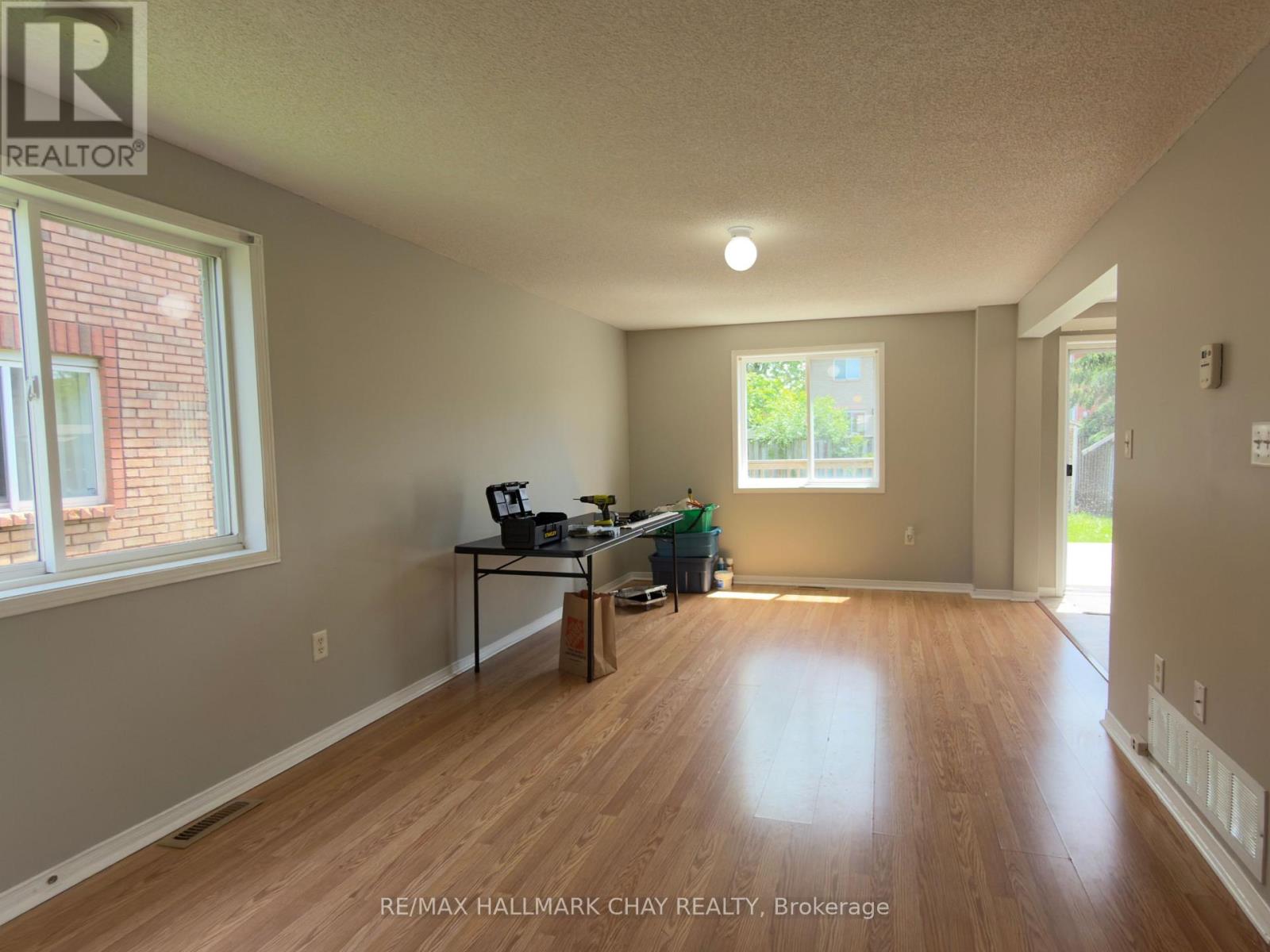 207 Tunbridge Road, Barrie, Ontario  L4M 6R6 - Photo 3 - S13104218