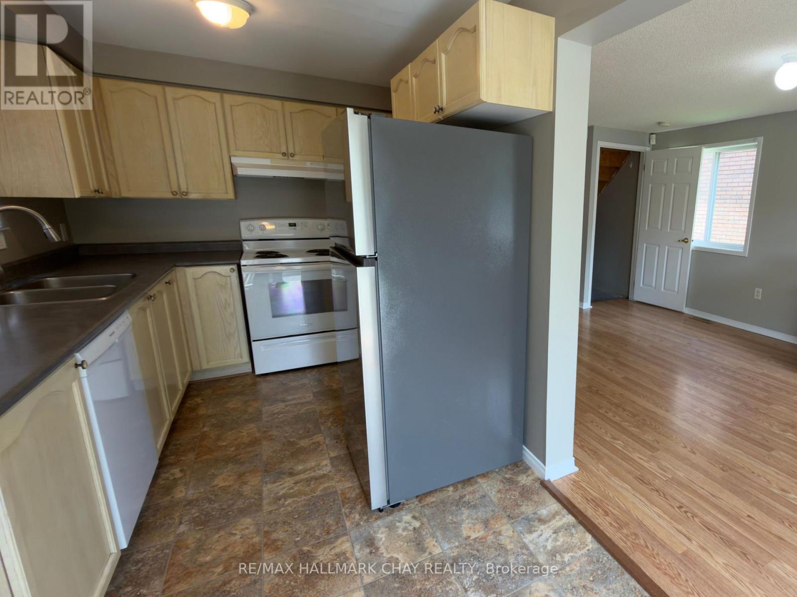 207 Tunbridge Road, Barrie, Ontario  L4M 6R6 - Photo 7 - S13104218