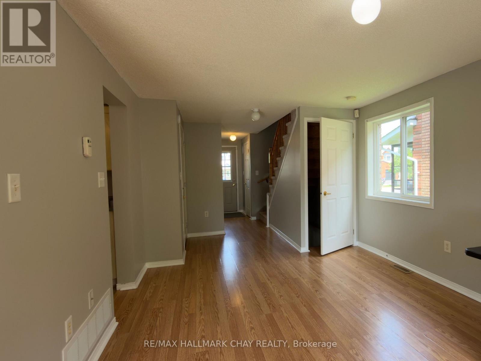 207 Tunbridge Road, Barrie, Ontario  L4M 6R6 - Photo 4 - S13104218