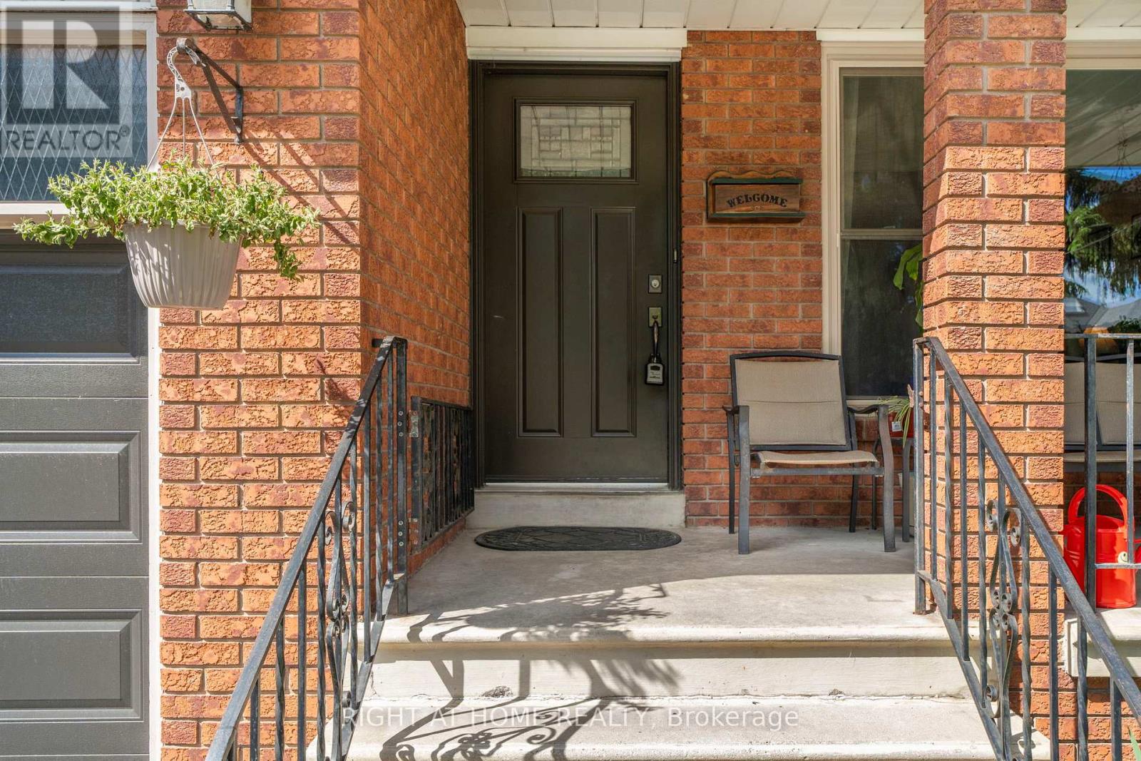 33 Benson Avenue, Mississauga, Ontario  L5H 2P3 - Photo 3 - W13440690