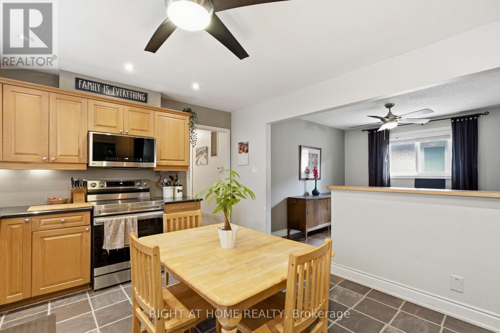 33 Benson Avenue, Mississauga, Ontario  L5H 2P3 - Photo 18 - W13440690