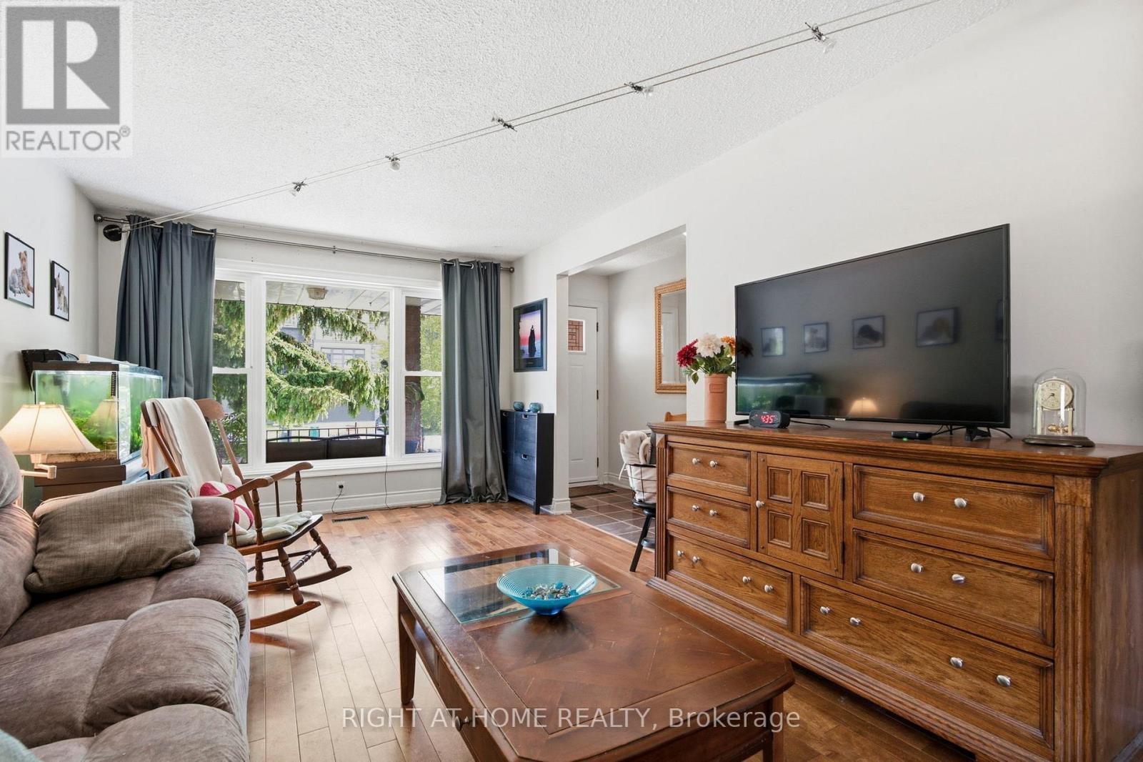 33 Benson Avenue, Mississauga, Ontario  L5H 2P3 - Photo 8 - W13440690