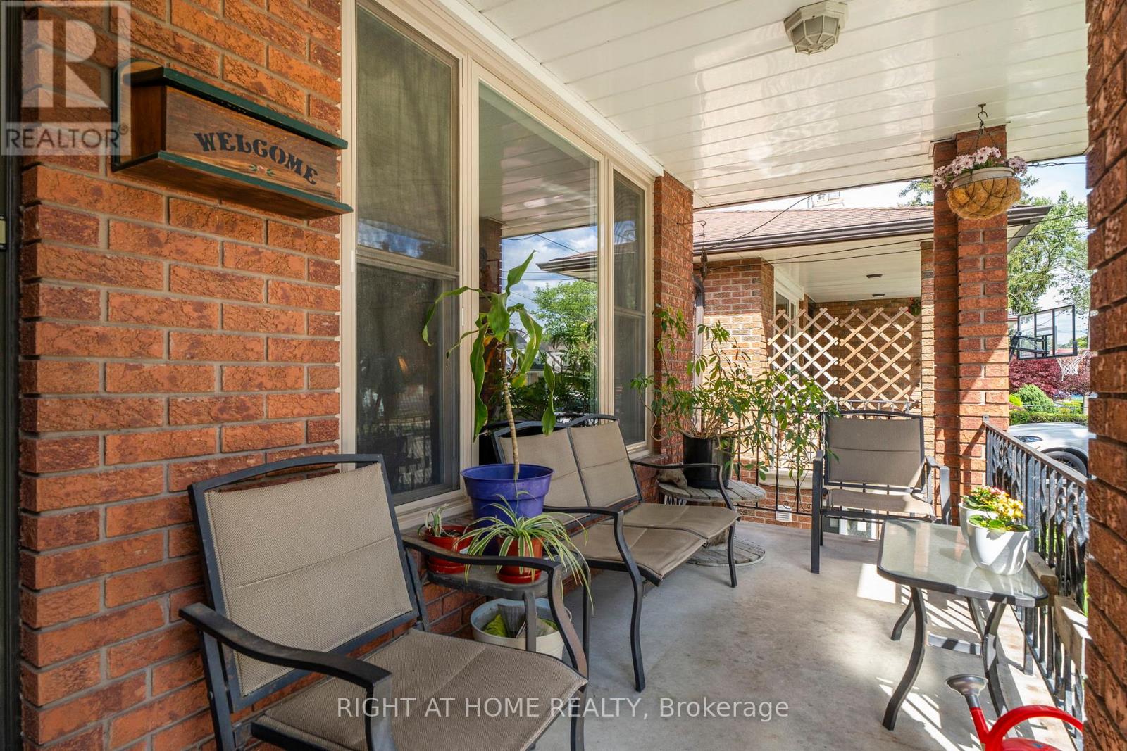 33 Benson Avenue, Mississauga, Ontario  L5H 2P3 - Photo 4 - W13440690
