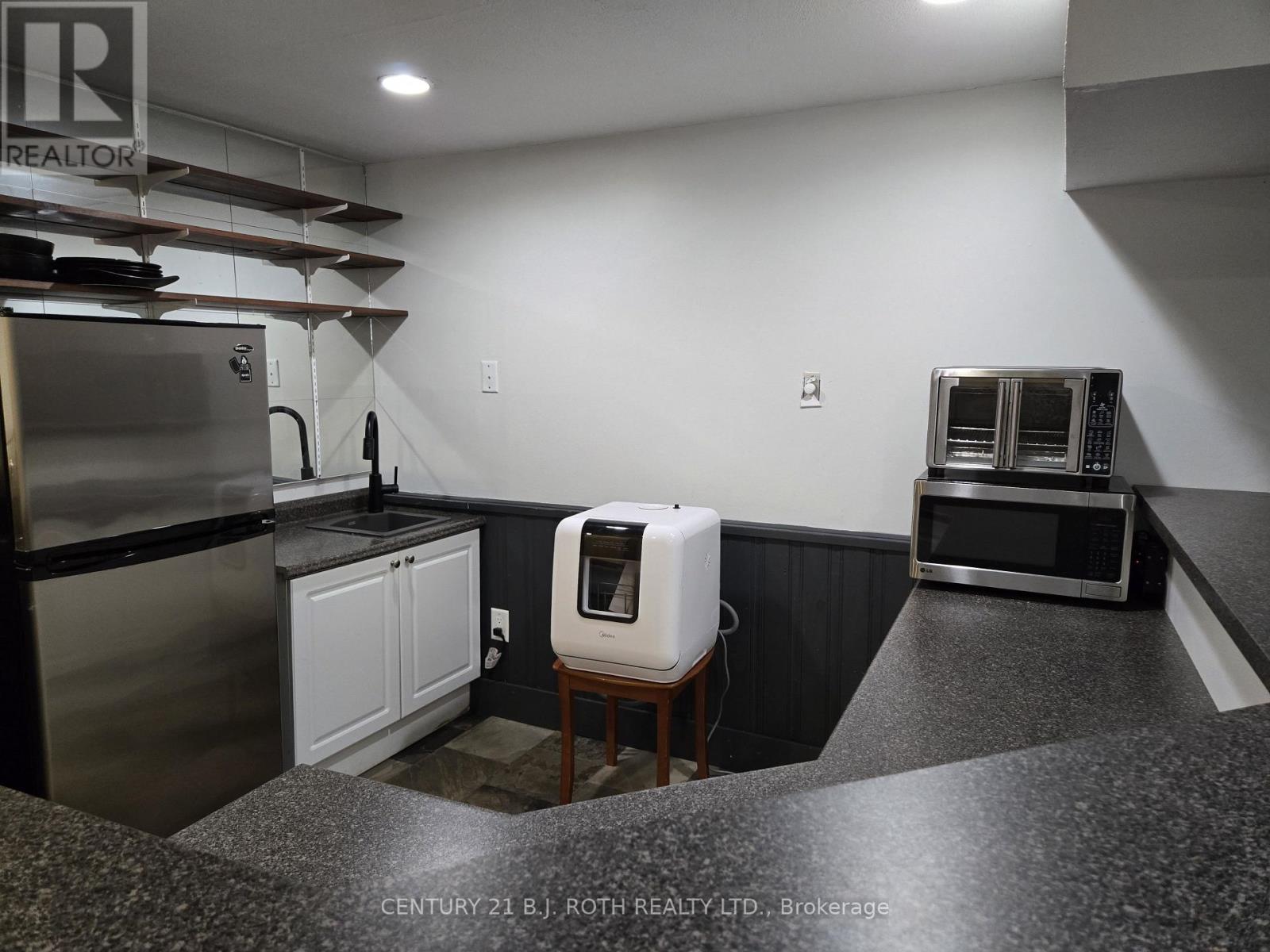 105 Chieftain Crescent, Barrie, Ontario  L4M 3C3 - Photo 4 - S13453666