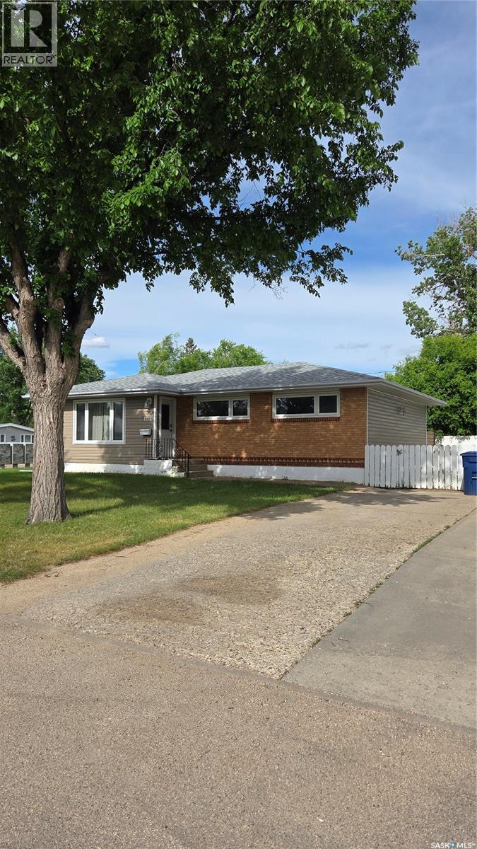 1151 Bogue Avenue, Moose Jaw, Saskatchewan S6H 4M4 - Photo 1 - SK039405