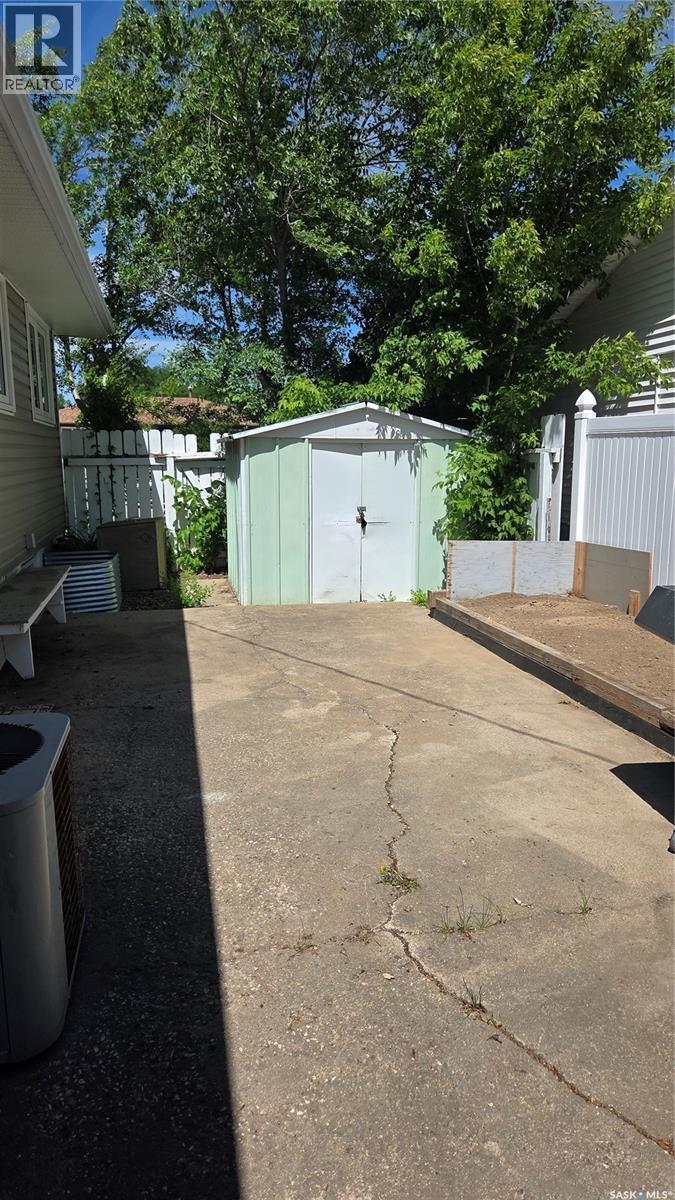 1151 Bogue Avenue, Moose Jaw, Saskatchewan S6H 4M4 - Photo 31 - SK039405