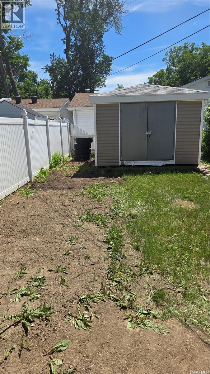 1151 Bogue Avenue, Moose Jaw, Saskatchewan S6H 4M4 - Photo 35 - SK039405