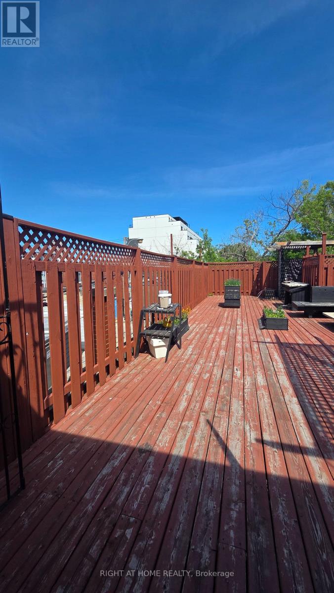 357 Keele Street, Toronto, Ontario  M6P 2K6 - Photo 17 - W13453612