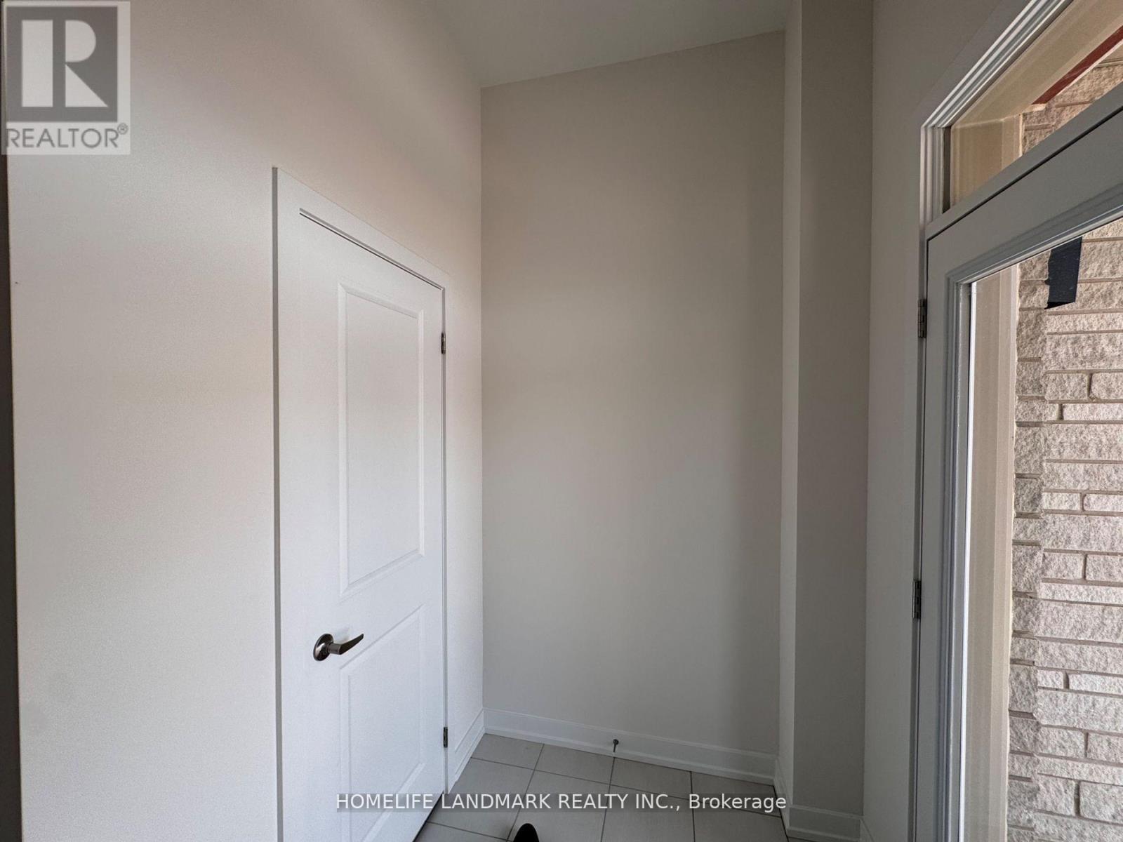 1172 Tanbark Avenue, Oakville, Ontario  L6H 8C4 - Photo 7 - W13453620