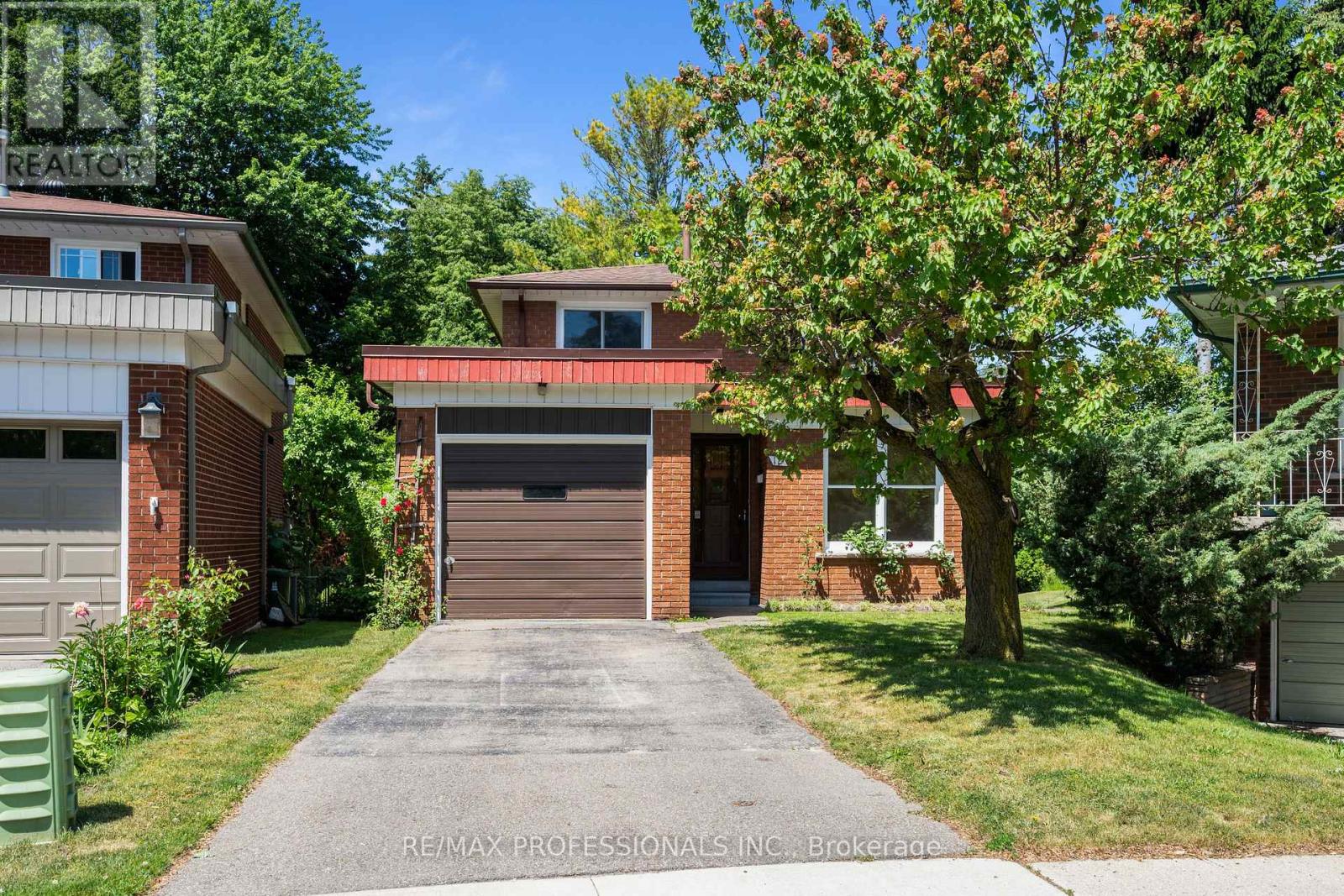 12 ORMSKIRK COURT, Toronto, Ontario