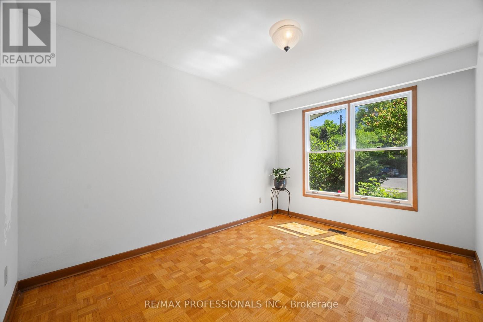 12 Ormskirk Court, Toronto, Ontario  M6S 1B2 - Photo 5 - W13453658