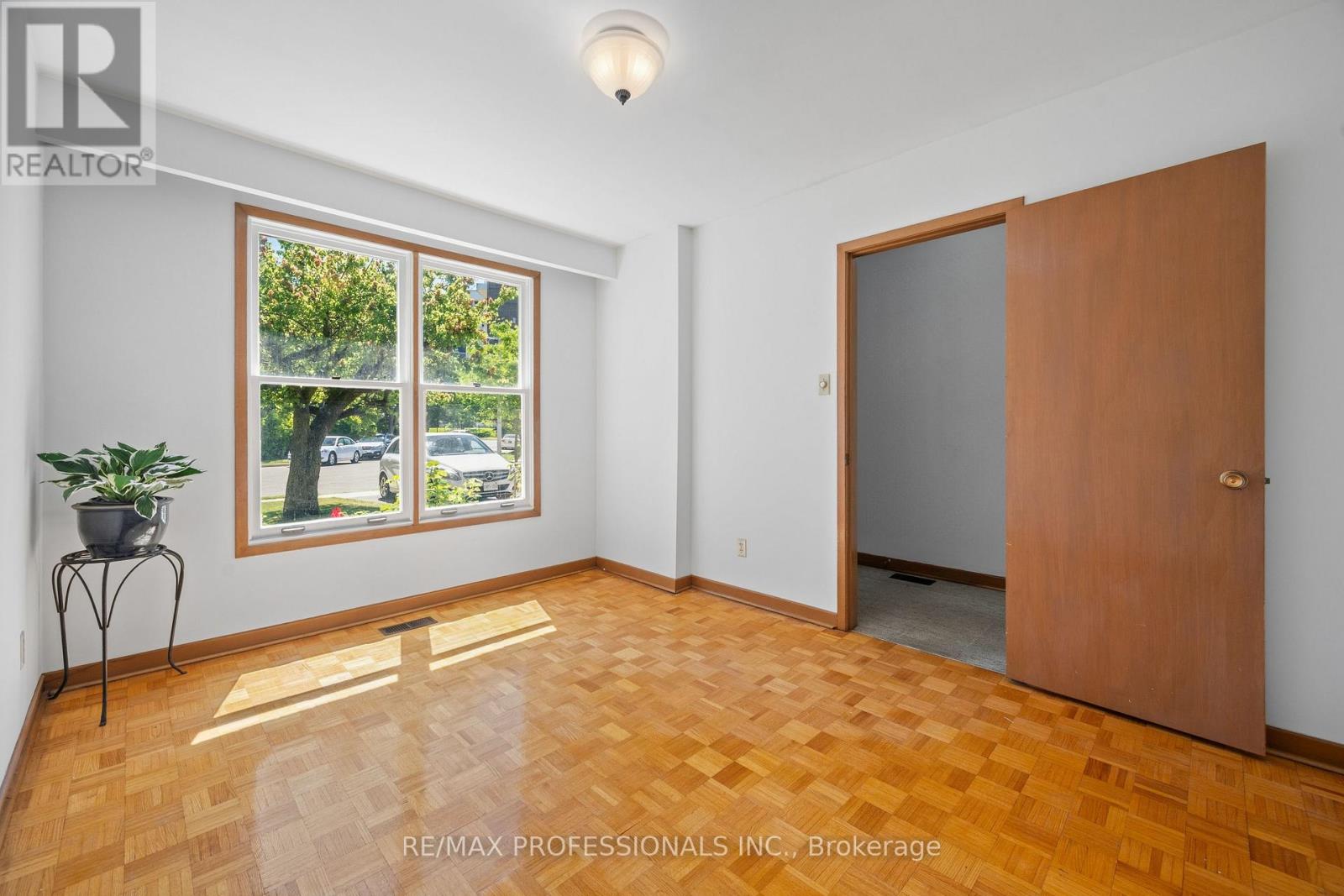 12 Ormskirk Court, Toronto, Ontario  M6S 1B2 - Photo 6 - W13453658