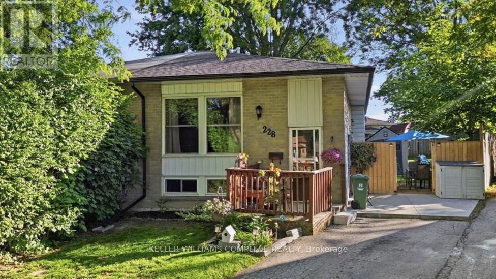 228 Golden Orchard Drive, Hamilton, Ontario  L9C 6J7 - Photo 2 - X13453592