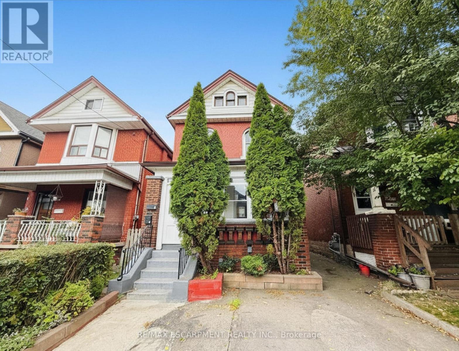 24 Somerset Avenue, Hamilton, Ontario  L8L 2L5 - Photo 2 - X13453684