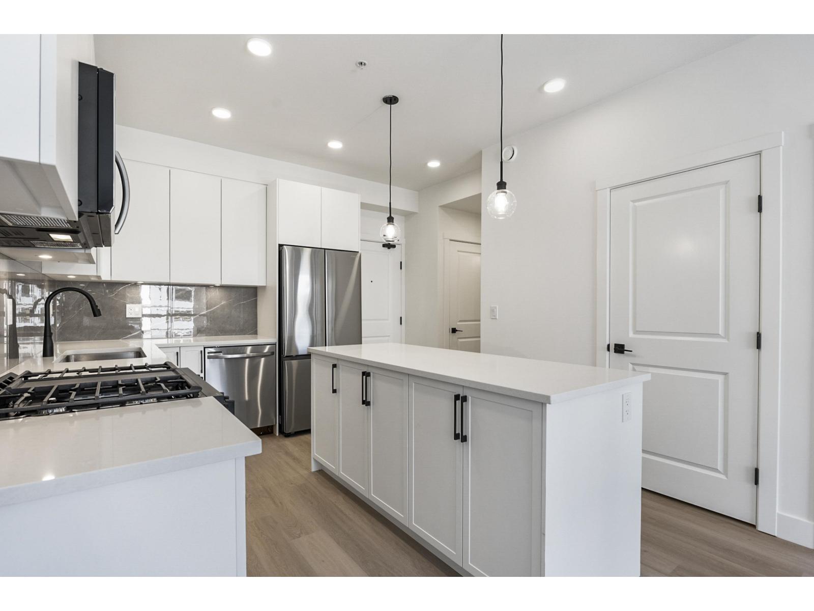 301 3528 146a Street, Surrey, British Columbia  V4P 0H4 - Photo 8 - R3136513